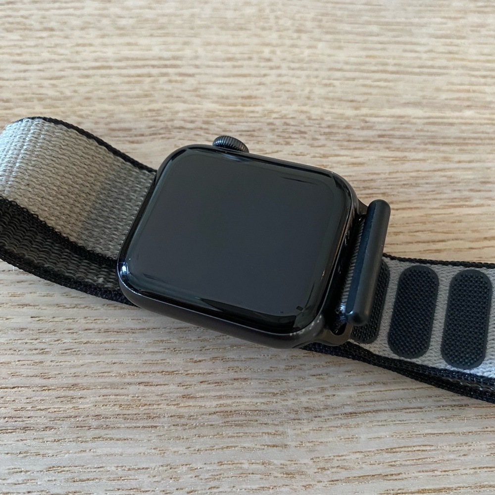 Apple Watch Series 6 / 40mm / GPS